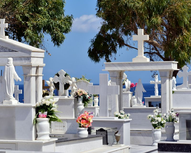 Family monument in white marble — Dionyssos marble
